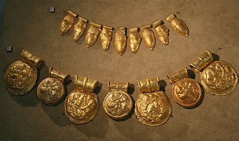 Realms Of Gold The Novel: Etruscan Gold necklaces from Camposcola Necropolis, Vulci.