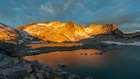 Vermilion Lakes Sunrise - Newspaper Photography Demo