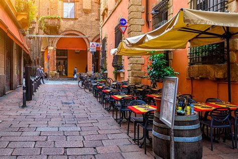 Food and Dining in Bologna - Bologna travel guide – Go Guides