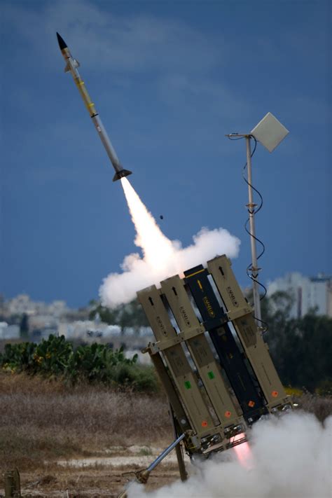 Israel Iron Dome In Action : Iron Dome In Action In Israel Shooting ...