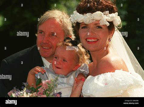 PA NEWS PHOTO 31/8/91 DENISE GYNGELL WITH DAUGHTER TONI (AGED 2) DURING HER WEDDING TO ...