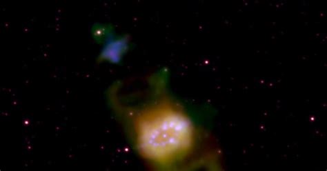 Hubble Photographs Dying Stars' Glimmering Green Necklace | WIRED