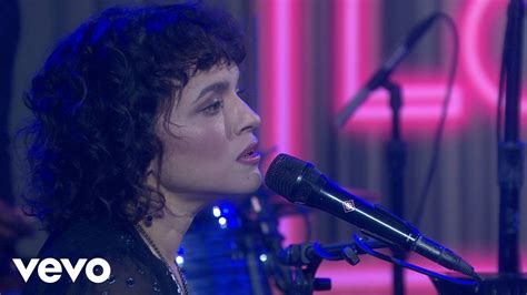 Norah Jones - Begin Again (Live On The Today Show) - YouTube