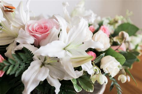 Choosing the right funeral flowers - Wealden Funerals