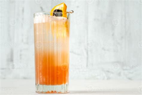 Singapore Sling cocktail 14938412 Stock Photo at Vecteezy