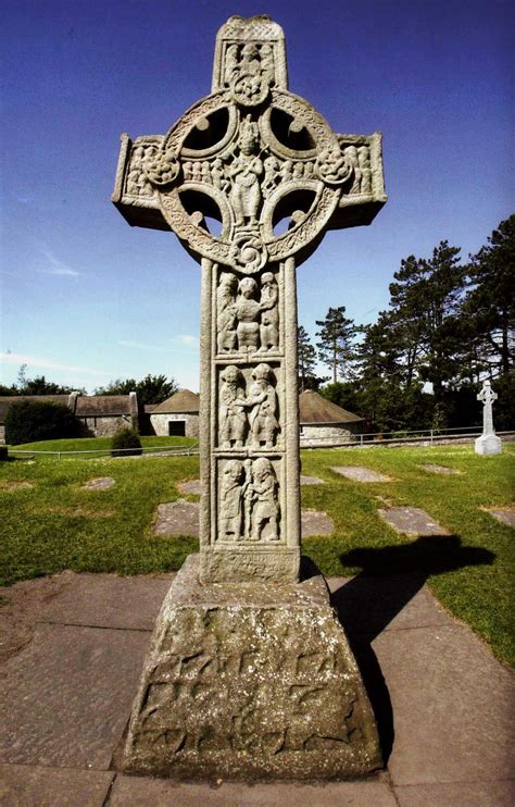 ARTE E ICONOGRAFÍA: LA CRUZ DE CLONMACNOISE