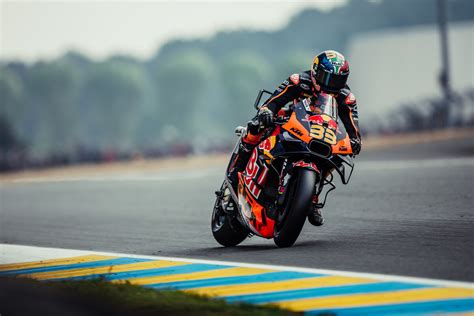 Le Mans leap for Red Bull KTM as Binder takes third MotoGP™ Sprint ...