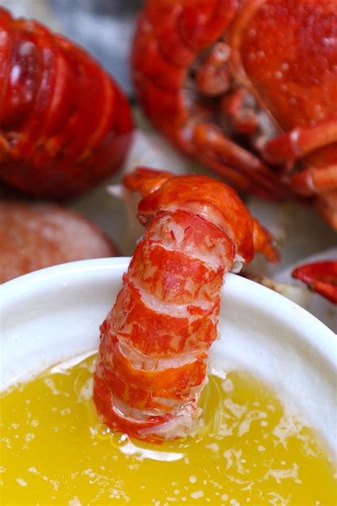 How to Eat Crawfish - IzzyCooking