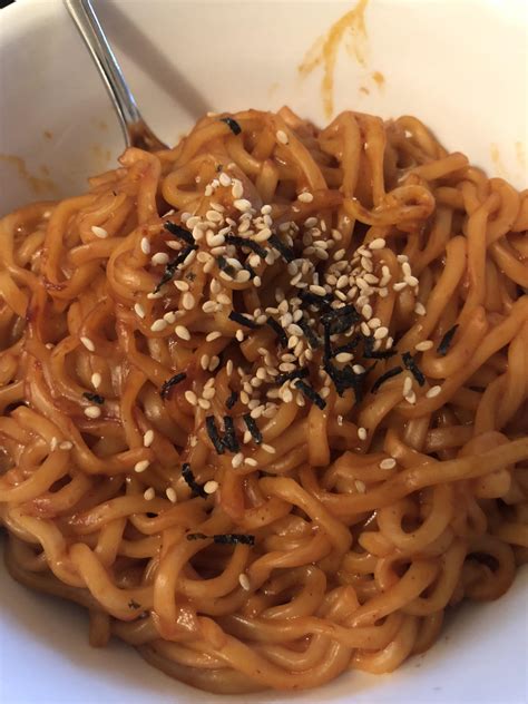 Does anyone eat the spicy ramen challenge (Samyang 2x Spicy) like it’s nothing? : r/spicy