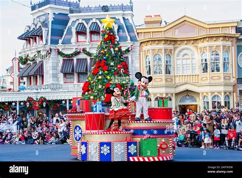 Mickey and Minnie Mouse in Christmas outfits in the Christmastime Parade Stock Photo - Alamy