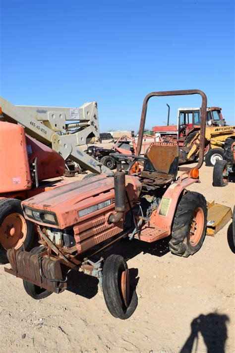 Kubota B6200: Specs, Engine, Transmission, Dimensions