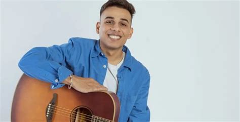 Husn (English Translation) Lyrics by Anuv Jain | Notjustok