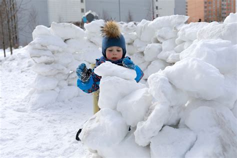 Build the Ultimate Snow Fort - Childhood By Nature