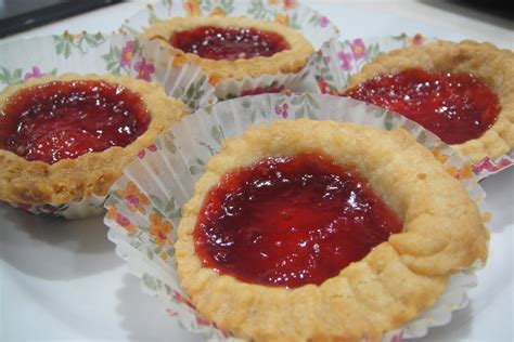 Sara's Kitchen: Jam Tarts