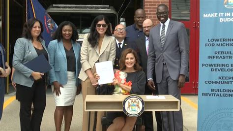 Gov. Gretchen Whitmer signs state budget