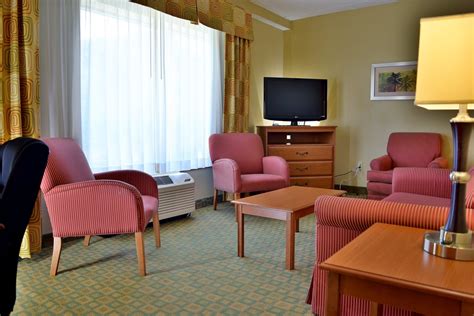 Holiday Inn Express & Suites – Tavares / Leesburg | HDG Hotels