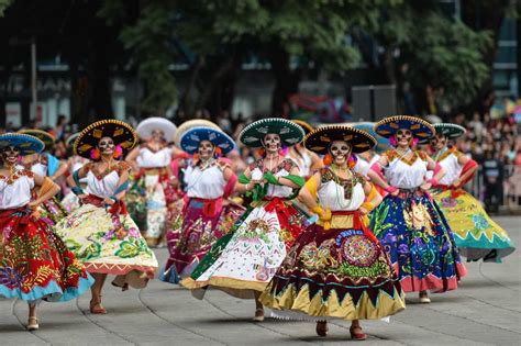 Mexico City's Day of the Dead parade 2018 – in pictures | Mexico culture, Mexico day of the dead ...