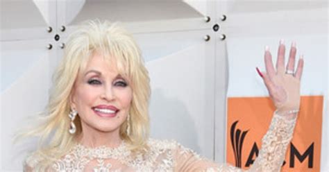 Dolly Parton Celebrates Her 50th Wedding Anniversary to Carl Dean With ...