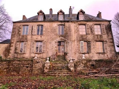 Château abandonné près d'Alençon : le pari fou d'une famille d'Anglais ...