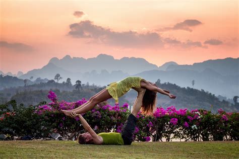 Yoga Sonnengruß, Sonnengruß Anleitung + Wirkung – Hof in Berlin