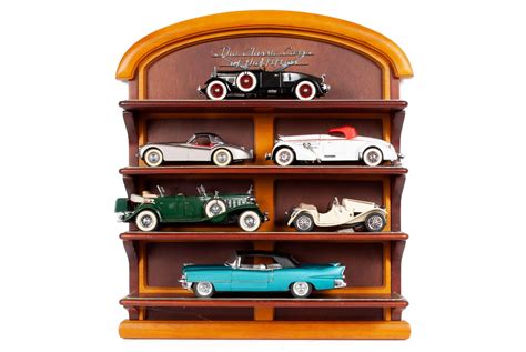 Lot - THE CLASSIC CARS OF THE FUTURE DISPLAY WITH SIX DANBURY MINT AND ...