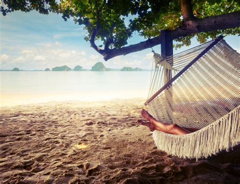 5 Not-So Classic Uses for a Hammock | Margaritaville Blog