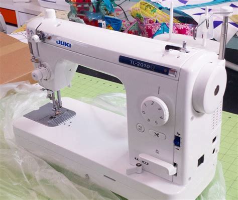 JUKI TL-2010Q Sewing Machine Video Review - Crafty Gemini