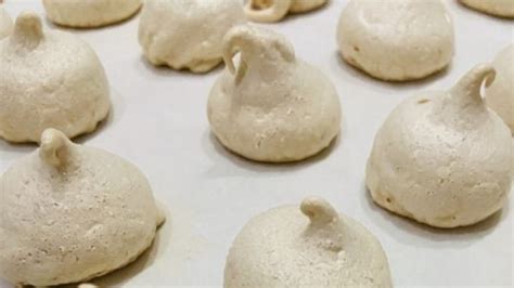 Homemade Meringue Kisses Recipe