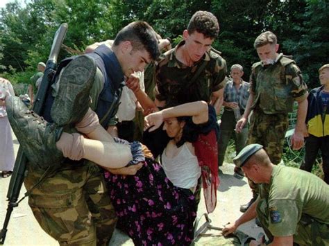 La strage di Srebrenica (11 luglio 1995): in dieci giorni vengono uccisi 8mila civili - Il Sole ...