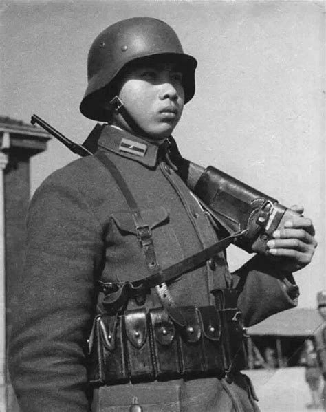 [Photo] Chinese soldier during the Battle of Wuhan, Hubei Province, China, mid-1938; note German ...