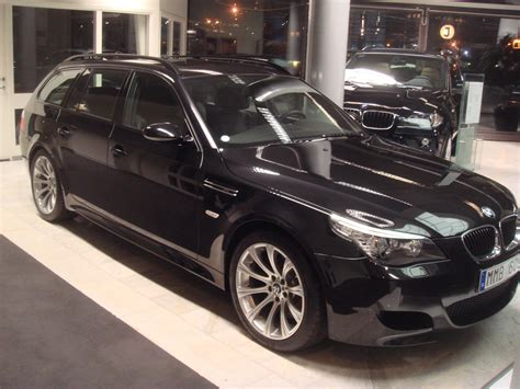 Pictures: BMW M5 Touring Sapphire Black / Black with a tow / hook ...