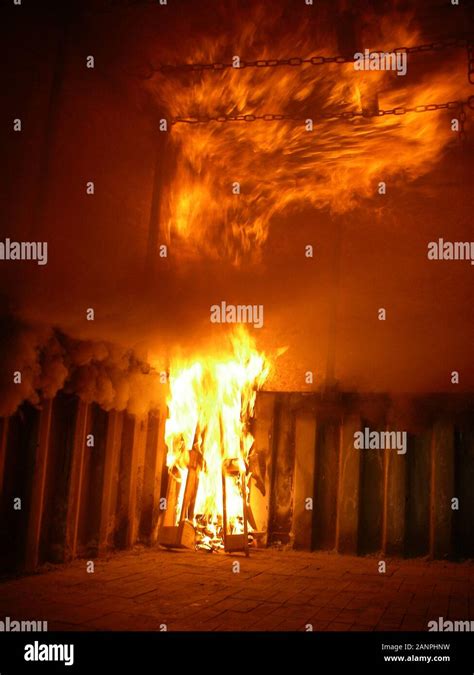 Building Fire, flashover Stock Photo - Alamy