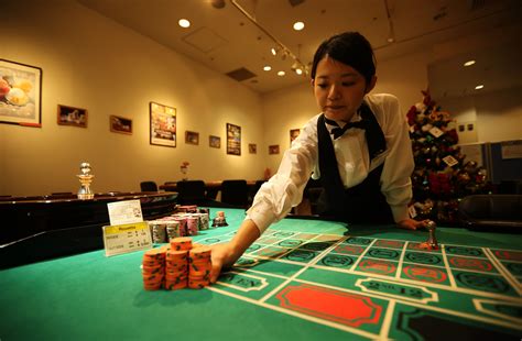 5 Confessions About Working In A Casino As A Dealer