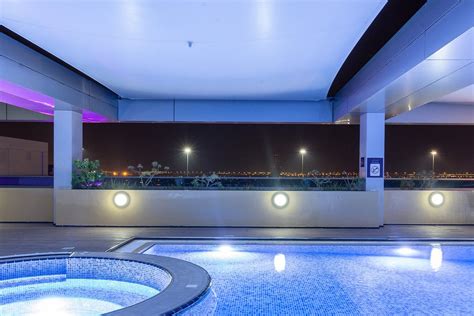 Premier Inn Abu Dhabi International Airport Hotel Pool: Pictures ...