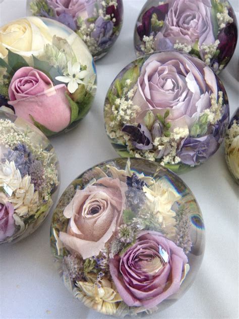Flowers preserved forever in our lovely 3.5" multi flower paperweights | Resin crafts, Diy resin ...