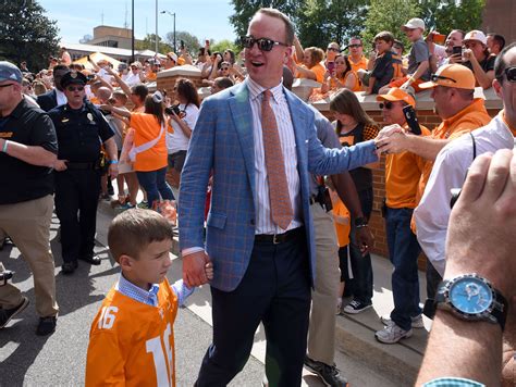 Peyton and Ashley Manning max out in campaign contribution to Randy ...