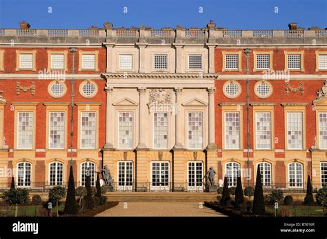 Privy garden hampton court palace hi-res stock photography and images - Alamy