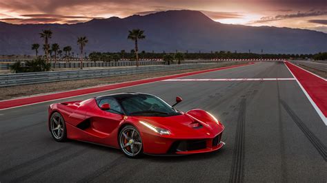 壁紙 フェラーリLaferrari赤スーパーカー、サイドビュー、道路、夕暮れ 3840x2160 UHD 4K 無料のデスクトップの背景, 画像