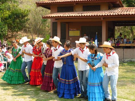 Folklore Day!!! a post on celebrating Honduran heritage | Honduran clothing, Hispanic heritage ...