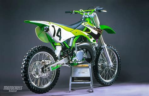 บันทึก: การทดสอบที่สมบูรณ์ของ KAWASAKI KX2001 ปี 125 - Motocross Action Magazine