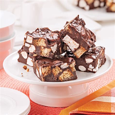 No-Bake Chocolate Marshmallow Squares - 5 ingredients 15 minutes