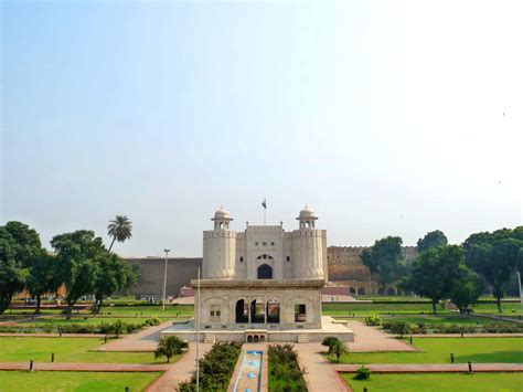 Lahore Fort Pakistan | Definitive guide for travellers - Odyssey Traveller