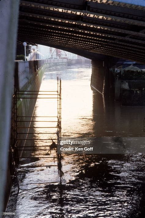 Scaffolding under Blackfriars Bridge from which Roberto Calvi,... News ...