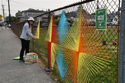 Latest ‘On the Fence’ artwork adds color and happiness to Main Street - My Edmonds News