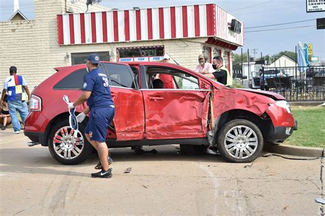 Driver has seizure and crashes in St. Ann | FOX 2