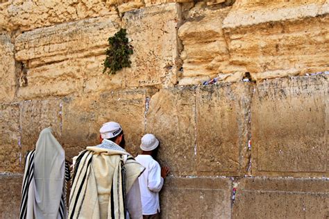 Reciting a Brief Prayer at the Wailing Wall in Jerusalem | Israel - Nomadic Experiences