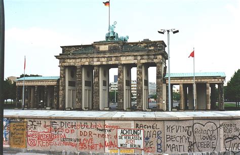 The wall & brandenburg gate from the West Berlin side. | Berlin wall, Brandenburg gate, West berlin