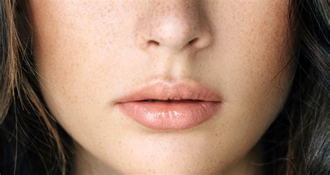 5 Highly effective tricks for naturally luscious lips