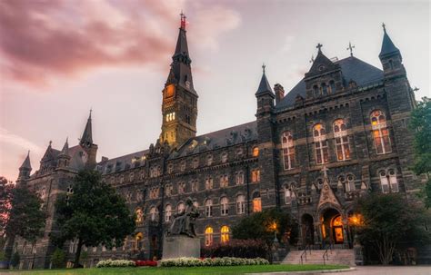 Georgetown University (GU) Rankings, Campus Information and Costs | UniversityHQ