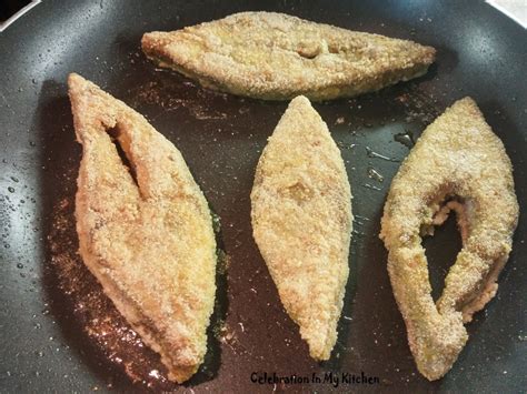 Pan-Fried Black Pomfret (Halwa) | Black Pomfret Fry, Rava Fried Black ...